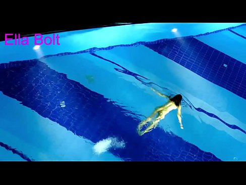 ❤️ Não consigo parar de ver, jovem loira apanhada a nadar nua na piscina da estância balnear ELLA BOLT ☑ Sexo superior em pt.porn-milf300.ru ❌❤
