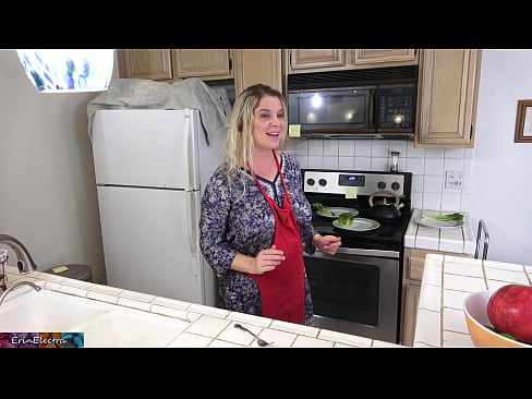 ❤️ A madrasta a ordenhá-lo na cozinha antes do seu encontro ☑ Sexo superior em pt.porn-milf300.ru ❌❤