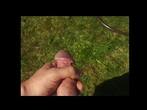 ❤️ A boazona fica com a rata rosa fodida e ejacula com um esguicho num jardim de Verão ☑ Sexo superior em pt.porn-milf300.ru ❌❤