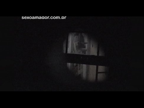 ❤️ Lourinho é filmado secretamente por um voyeur de bairro escondido atrás de tijolos ocos ☑ Sexo superior em pt.porn-milf300.ru ❌❤