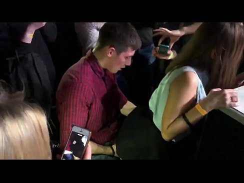 ❤️ Sexo real numa discoteca russa. Rapariga russa de 18 anos no ânus e vagina fodida numa discoteca ☑ Sexo superior em pt.porn-milf300.ru ❌❤